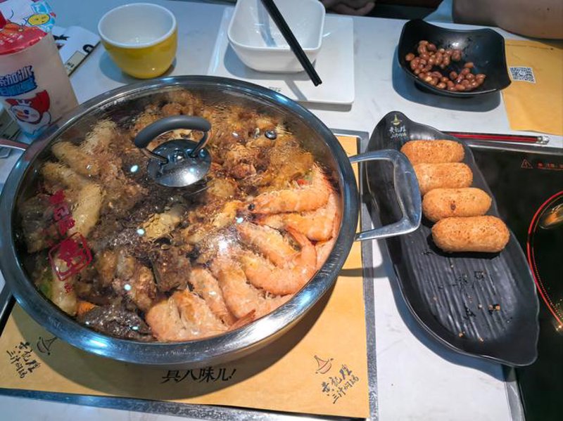 黄记煌三汁焖锅风靡全国：传统美食的现代演绎