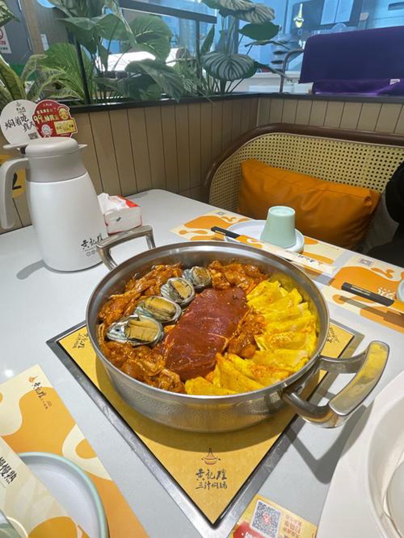 三汁焖锅加盟：开启餐饮新篇章