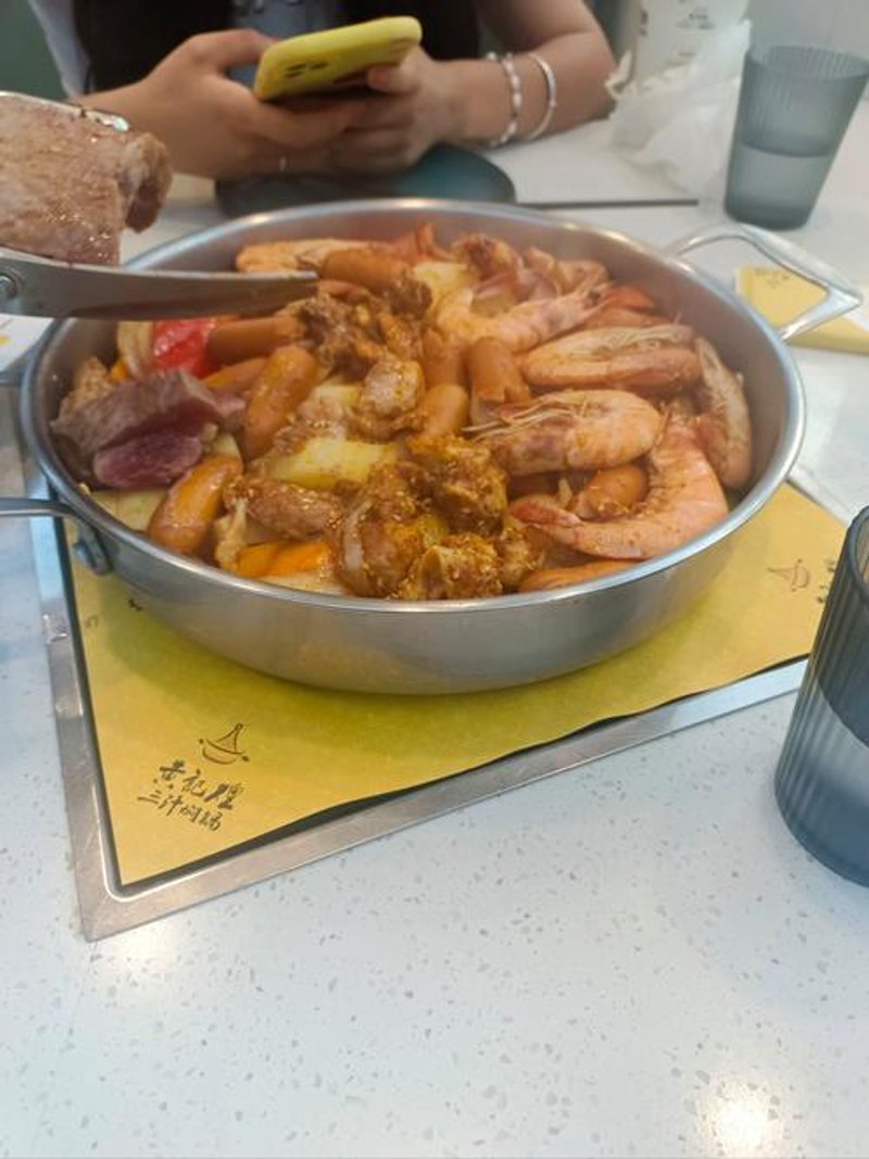 探寻经典美味：黄记煌三汁焖锅的风味之旅